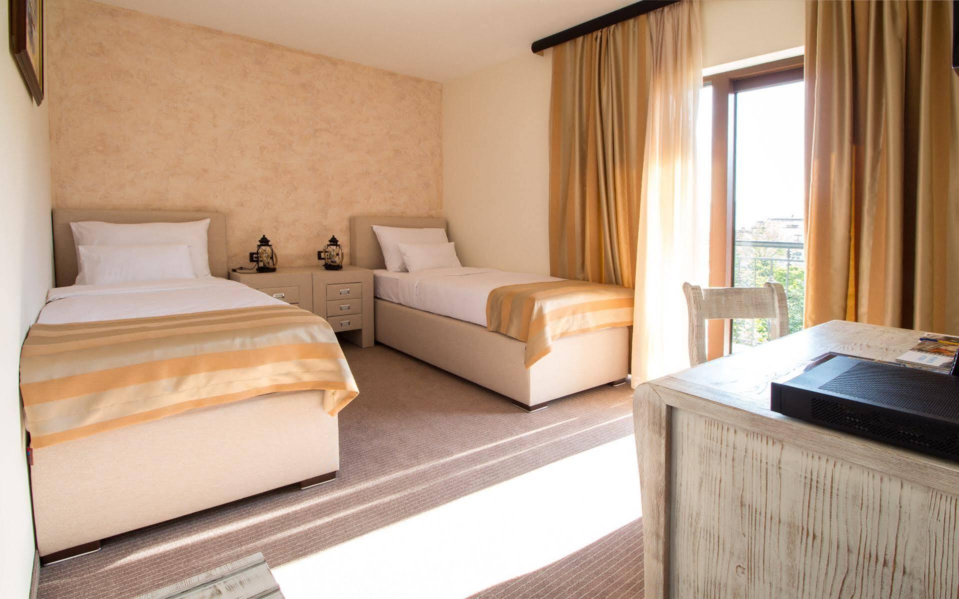 Hotel Helada Tivat Bagian luar foto