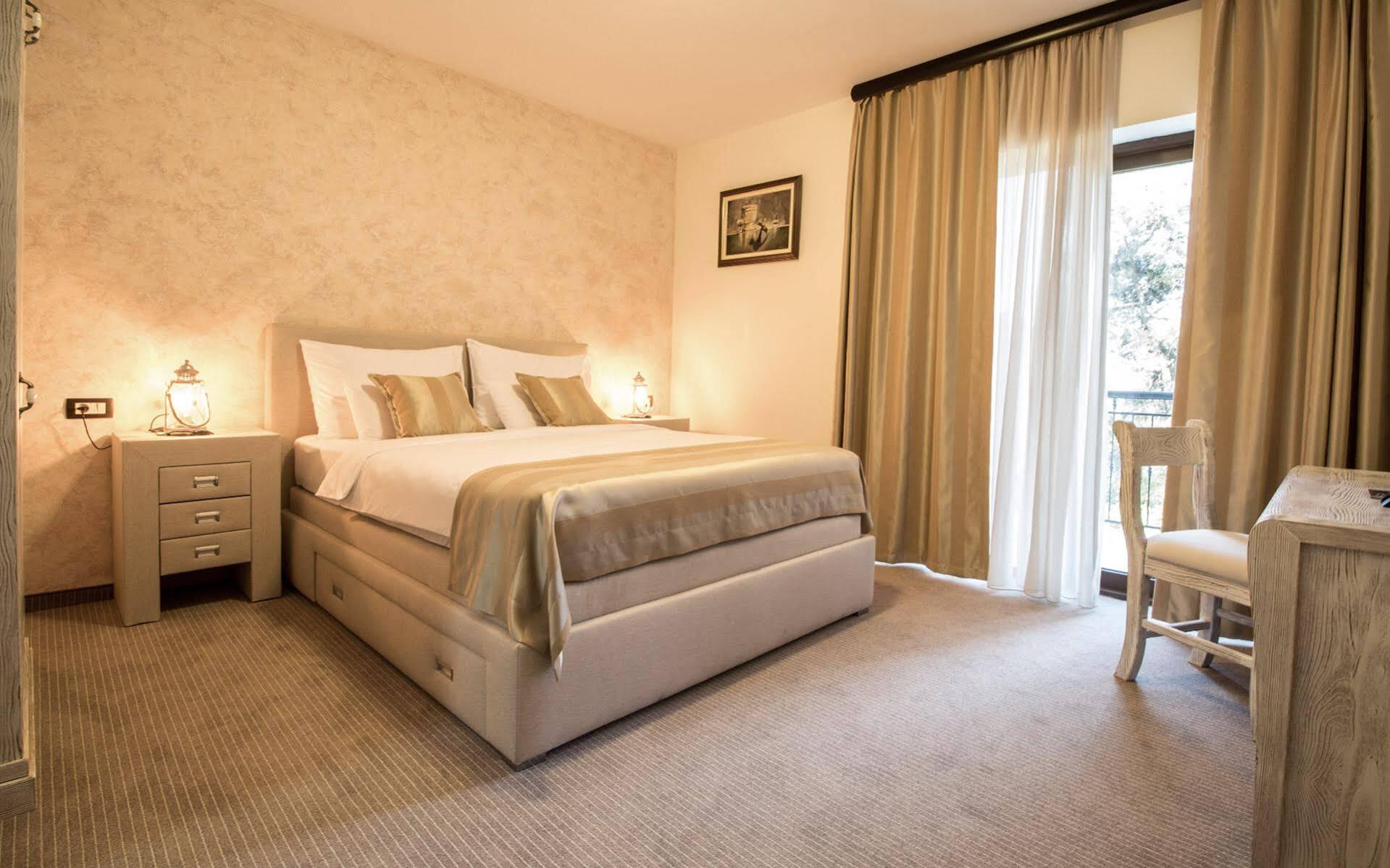 Hotel Helada Tivat Bagian luar foto