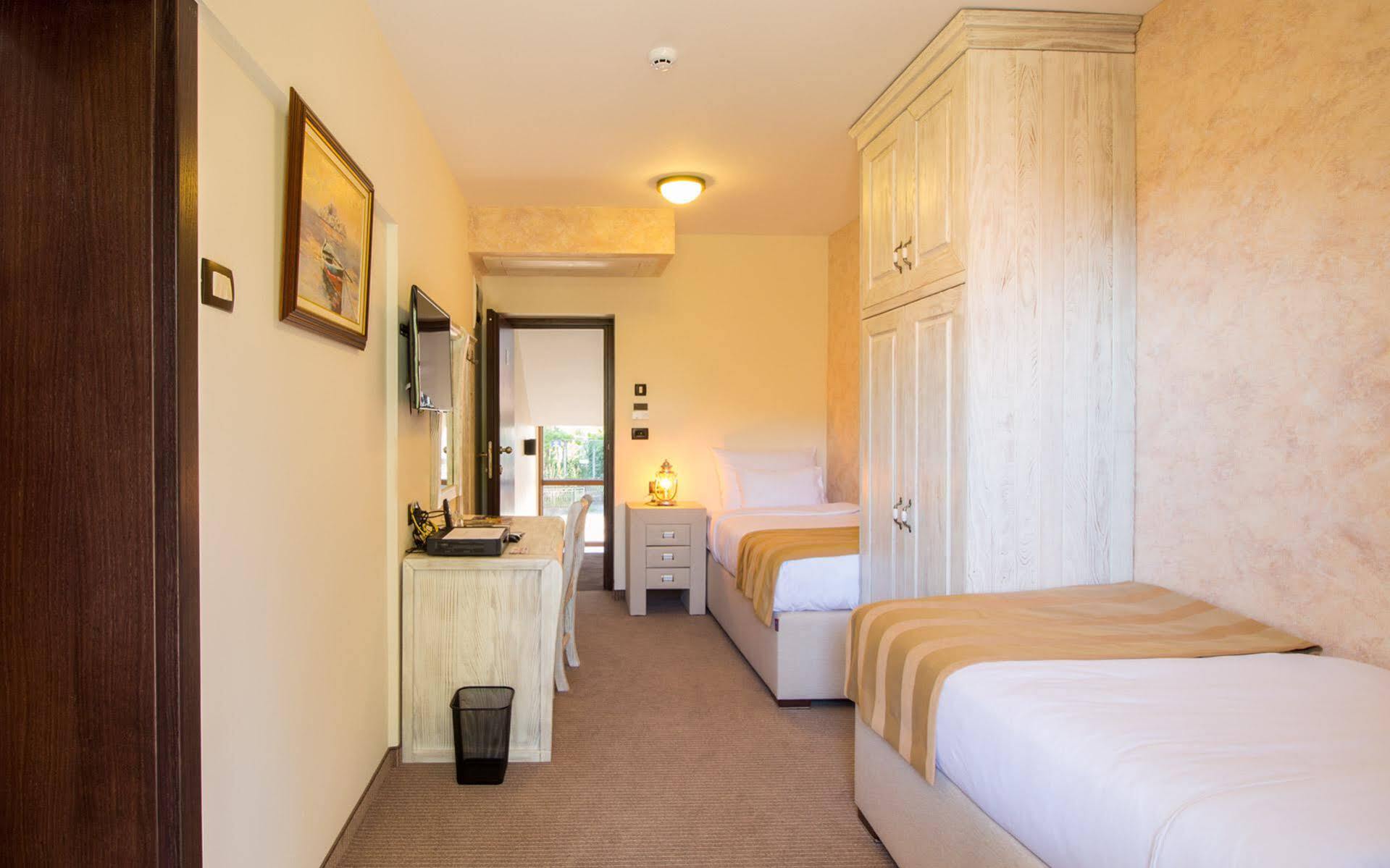 Hotel Helada Tivat Bagian luar foto