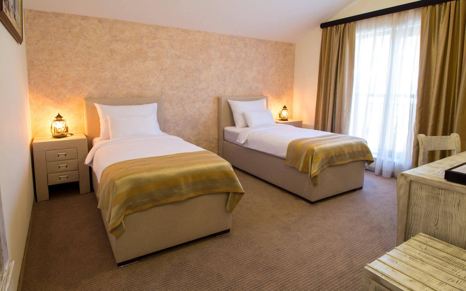 Hotel Helada Tivat Bagian luar foto