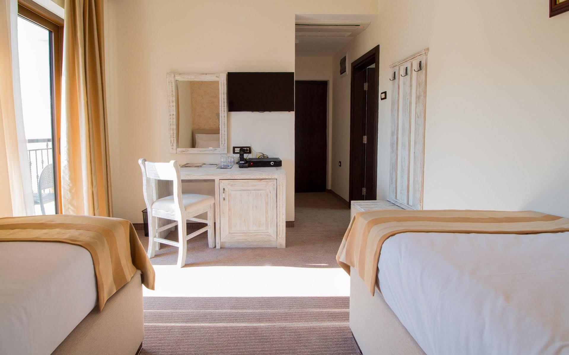 Hotel Helada Tivat Bagian luar foto