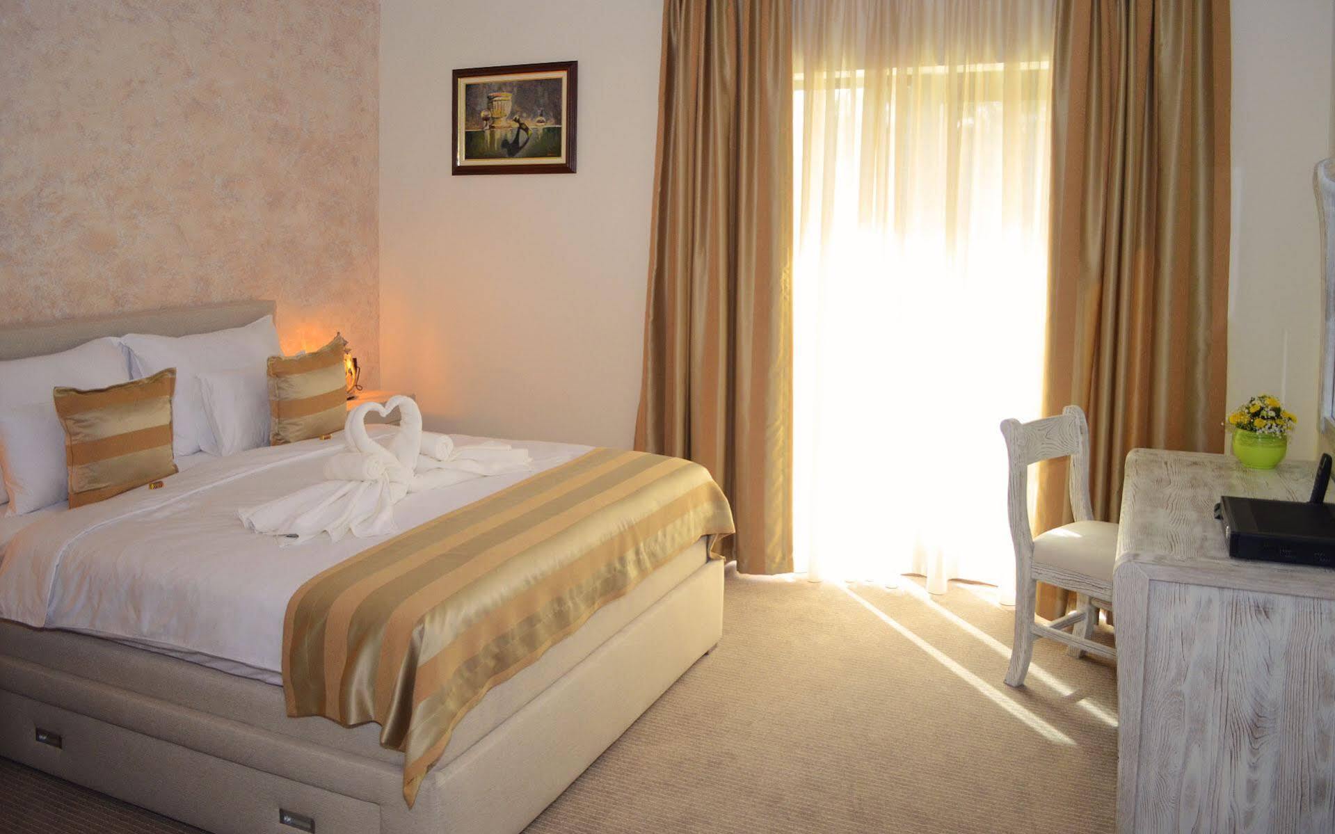 Hotel Helada Tivat Bagian luar foto